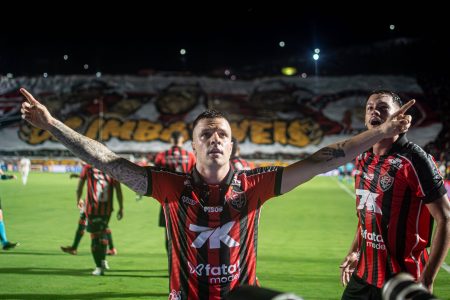Vitória vence o Bahia e mantém invencibilidade em clássicos pela Série A no Barradão