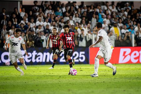 Vitória vence o Santos, quebra tabu e respira na briga contra o Z-4