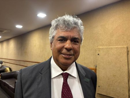 Deputado acusa governo do PT de fazer uma lavagem cerebral na população Deputado acusa governo do PT de fazer uma lavagem cerebral na população