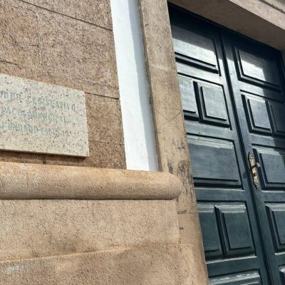 CMS suspende sessão desta segunda-feira (27) por conta do Dia do Servidor Público CMS Fechado portas fechadas