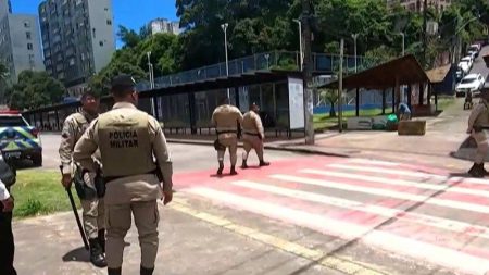 Comerciantes fecham as portas na Barroquinha após ameaça de toque de recolher