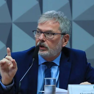 Ex-diretor do INSS nega relação com políticos em depoimento à CPMI