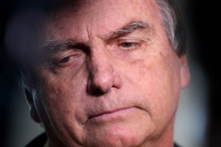 Bolsonaro recorre ao STF para tentar reverter proibição de visitas de Flávio