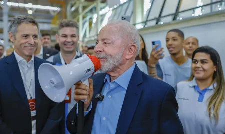 Lula assina decreto que moderniza Programa de Alimentação do Trabalhador