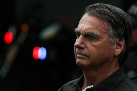 Polícia do DF pede autorização ao STF para ouvir Bolsonaro sobre arma apreendida em blitz