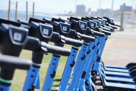 Patinetes elétricos passam a operar em novos pontos de Salvador