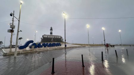 Inmet emite alerta de chuvas intensas para Salvador e mais 180 cidades da Bahia