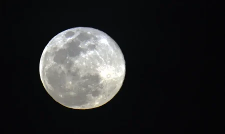 Segunda superlua do ano ilumina o céu nesta quarta (5)