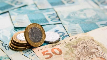 Mais de 150 mil trabalhadores ainda não sacaram o abono salarial do PIS/Pasep 2025