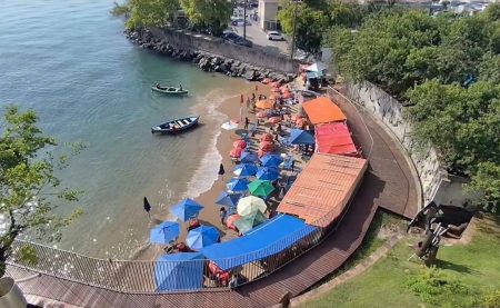 Barracas instaladas na Praia do MAM gera polêmica entre banhistas e internautas