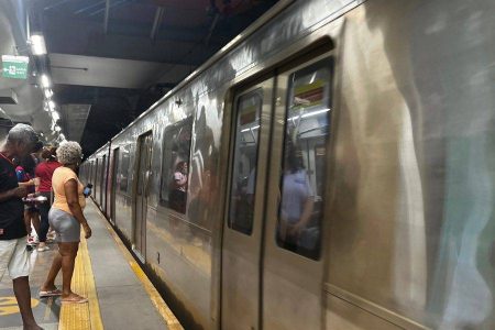 Atleta é desligado de clube após prisão por importunação sexual no metrô de Salvador