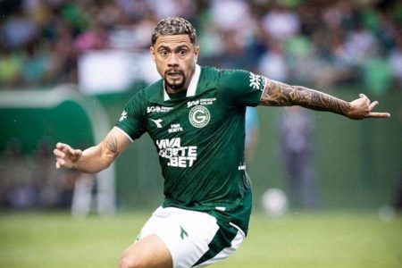 Wellington Rato rompe ligamento do joelho e desfalca o Goiás
