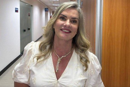 Ivana Bastos se afasta de agendas oficiais por orientação médica