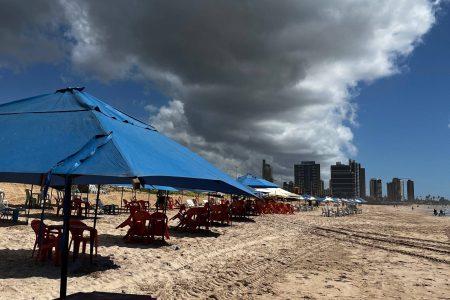 Frente fria muda o tempo e aumenta risco de chuva em Salvador