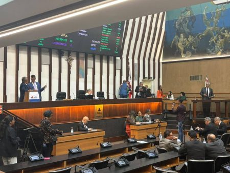 Presidente da ALBA retoma atividades e sessão desta terça (11) transcorre sem incidentes