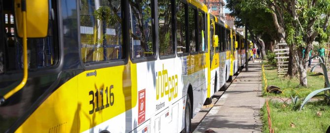 Salvador mantém ônibus de graça e amplia frota no segundo dia do Enem