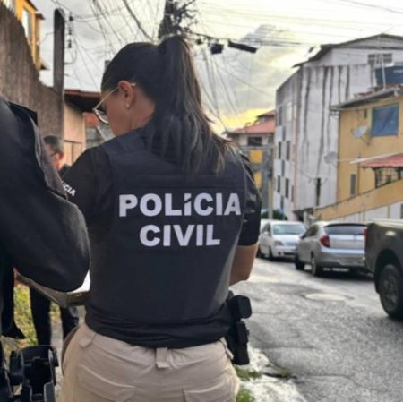 Ação conjunta das polícias da Bahia e de Pernambuco prende foragido por feminicídio em Salvador