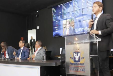 Lei garante justificativa de ausência a professores que atuam em múltiplas escolas em Salvador