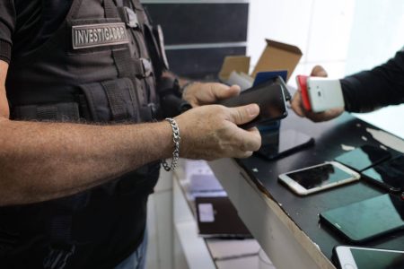 PC devolve mais de 400 celulares recuperados em operação móvel