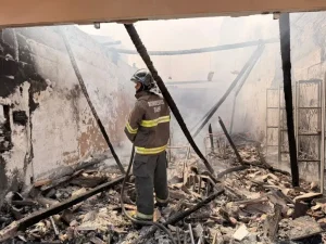 Incêndio de grande proporção destrói lojas no centro de Ubatã na Bahia