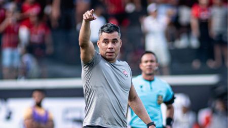 Jair Ventura revela ter poupado Anderson Pato e Aitor; saiba mais