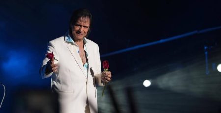 Roberto Carlos reúne cerca de 50 mil pessoas em show gratuito em Salvador