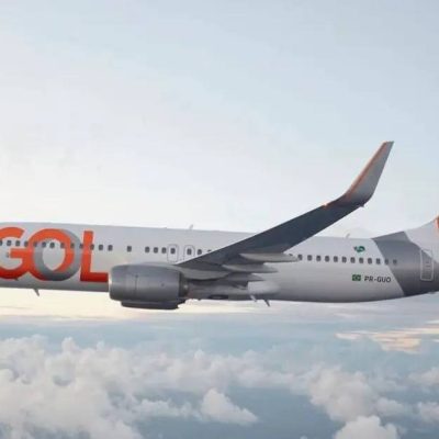 Avião da Gol voando