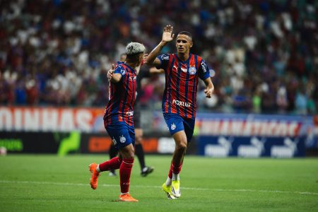 Bahia goleia o Barcelona de Ilhéus na estreia do time principal no Baianão