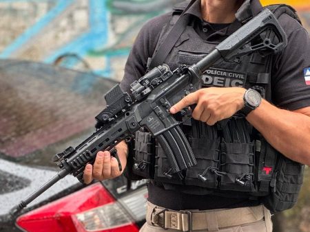 Polícia Civil da Bahia cumpre mandados em imóvel no bairro da Pituba, em Salvador