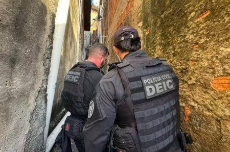 Três homens são presos por suspeita de tráfico de drogas e lavagem de dinheiro em Salvador e na RMS