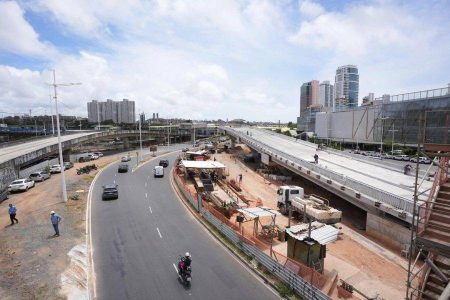 Prefeitura entrega viaduto e libera novo eixo viário na ACM