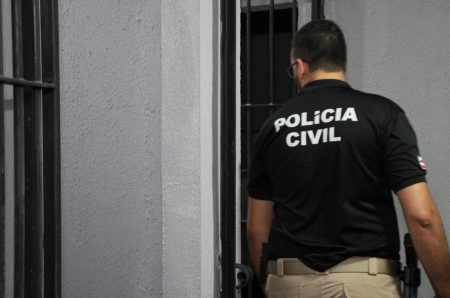 Polícia investiga ataque com ácido contra mulher em Itapuã