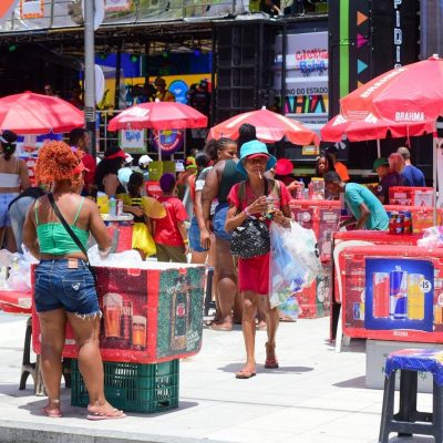 Capacitação obrigatória para ambulantes da Festa de Iemanjá e Carnaval ocorre quarta