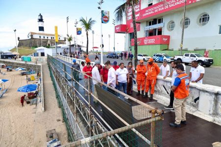 Plataforma de ambulantes passa por vistoria às vésperas do pré-Carnaval