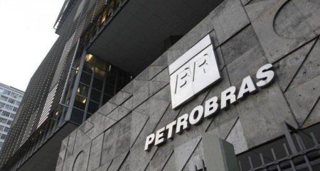 Petrobras anuncia redução no preço da gasolina