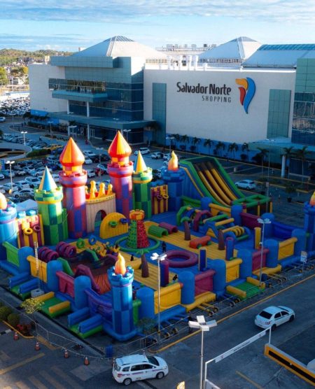 Shopping em Salvador recebe maior castelo inflável da América Latina