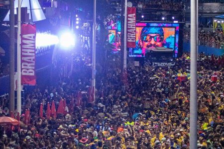 GALERIA DE FOTOS: confira registros do último dia de folia em Salvador