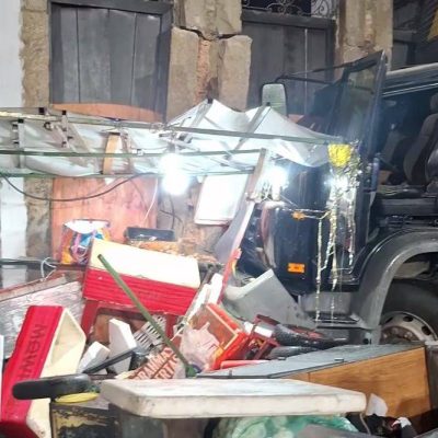 caminhão atinge predio pelourinho