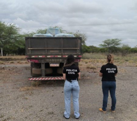 Ação recupera carga roubada, apreende arma e prende quatro suspeitos na Bahia