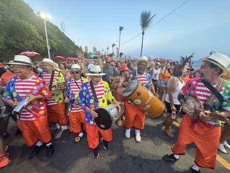 Fuzuê colore o Circuito Orlando Tapajós e reúne famílias em clima de Carnaval tradicional