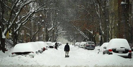 Tempestade de inverno fecha escolas e cancela milhares de voos na Costa Leste dos EUA