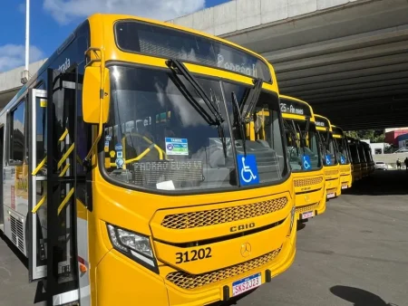 Ônibus voltam a circular no Vale das Pedrinhas após reunião com a PM