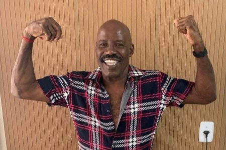 Hollyfield passa por audiência de custódia após agredir sobrinha em Salvador