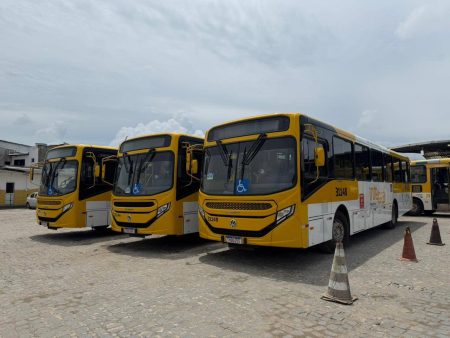 Ônibus começam a sair após paralisação e circulação é retomada gradualmente em Salvador