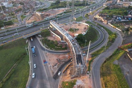 Obras do VLT alteram trânsito temporariamente próximo à Estação Pirajá