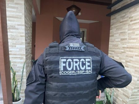 Operação “Banda Suja” prende quatro PMs suspeitos de integrar milícia na Bahia
