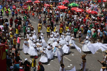 Bloco Ibéji leva ancestralidade africana e clássicos infantis ao Circuito Osmar, em Salvador