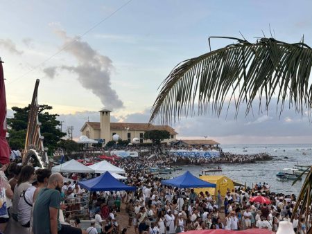 Festa de Iemanjá reúne milhares de devotos e movimenta o Rio Vermelho