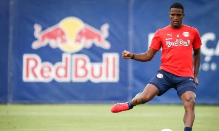 Bragantino multa e afasta jogador por declaração machista contra árbitra