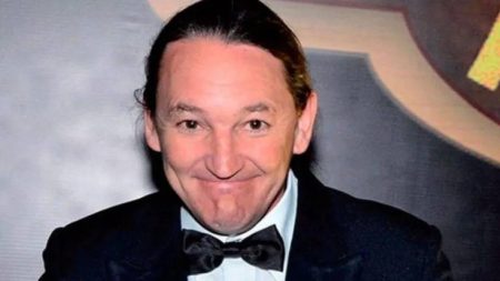 Marquito sofre acidente de moto após mal súbito e está em coma